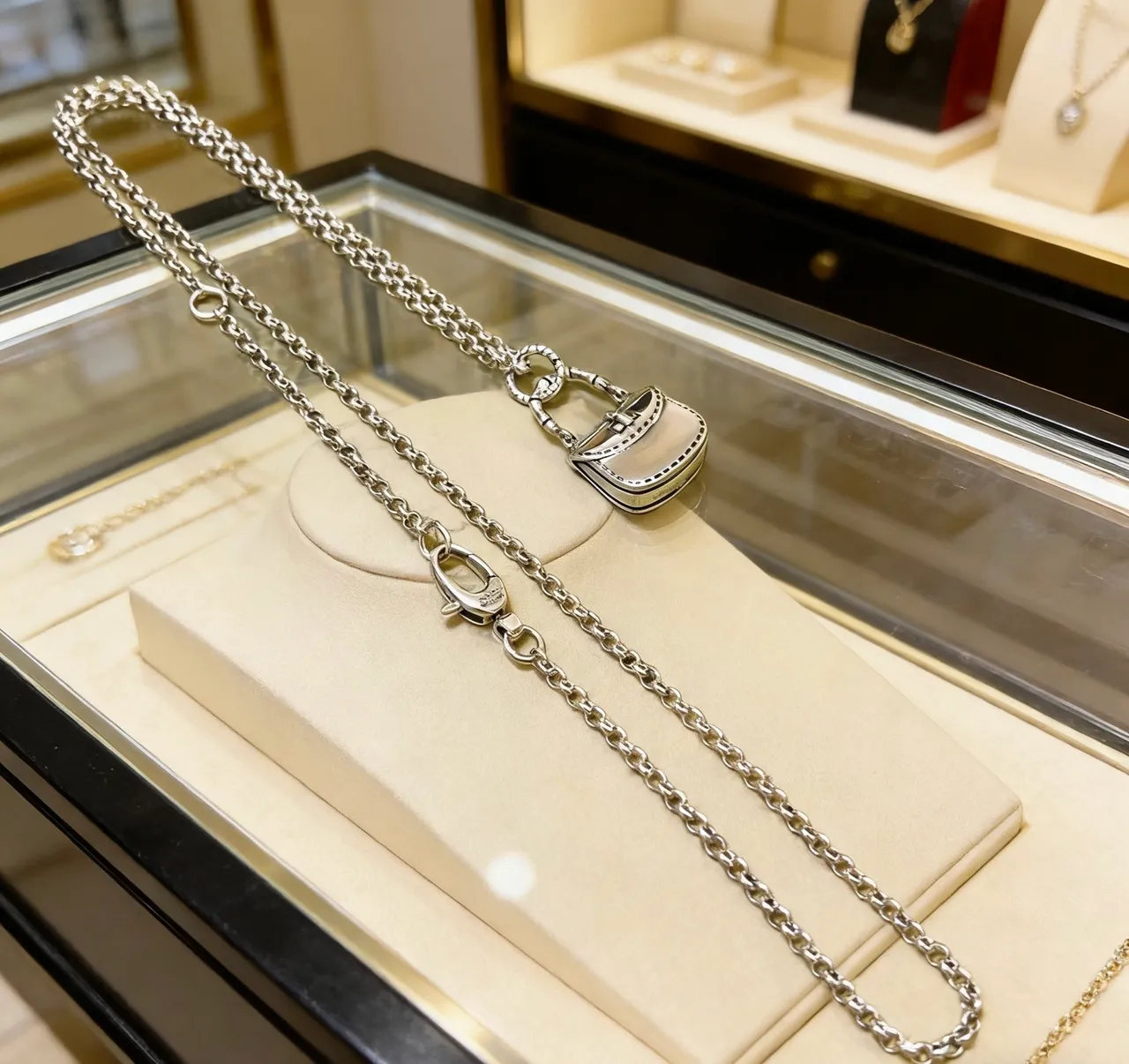Silver Chain Handbag-Shaped Pendant Necklace 7