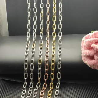 Collier Argent et Or Chaîne Tordue et Alternante Finition Métallique
