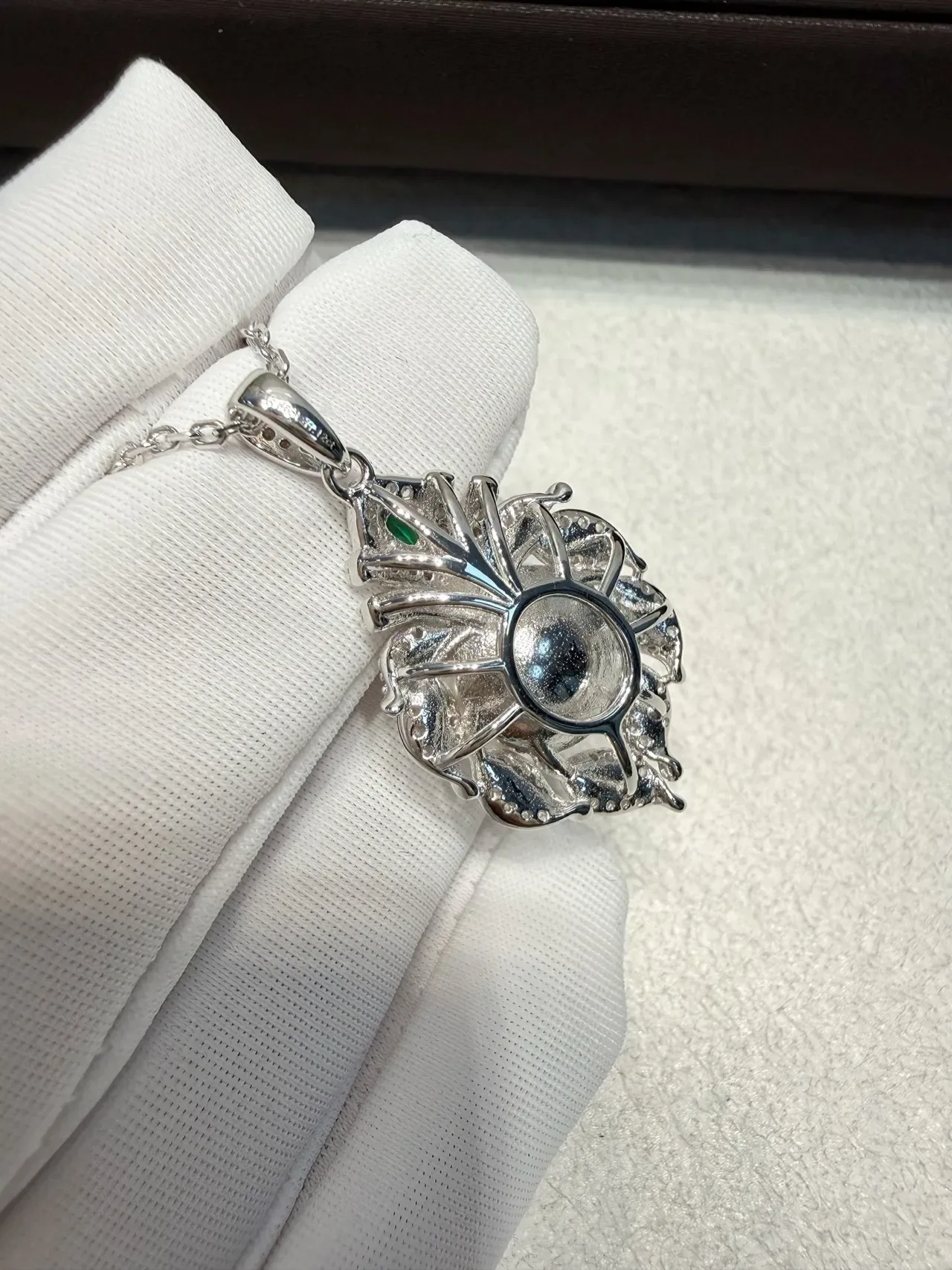 Silver Green Pearl-Centered Pendant Leaf-Inspired Diamond Halo Necklace 5