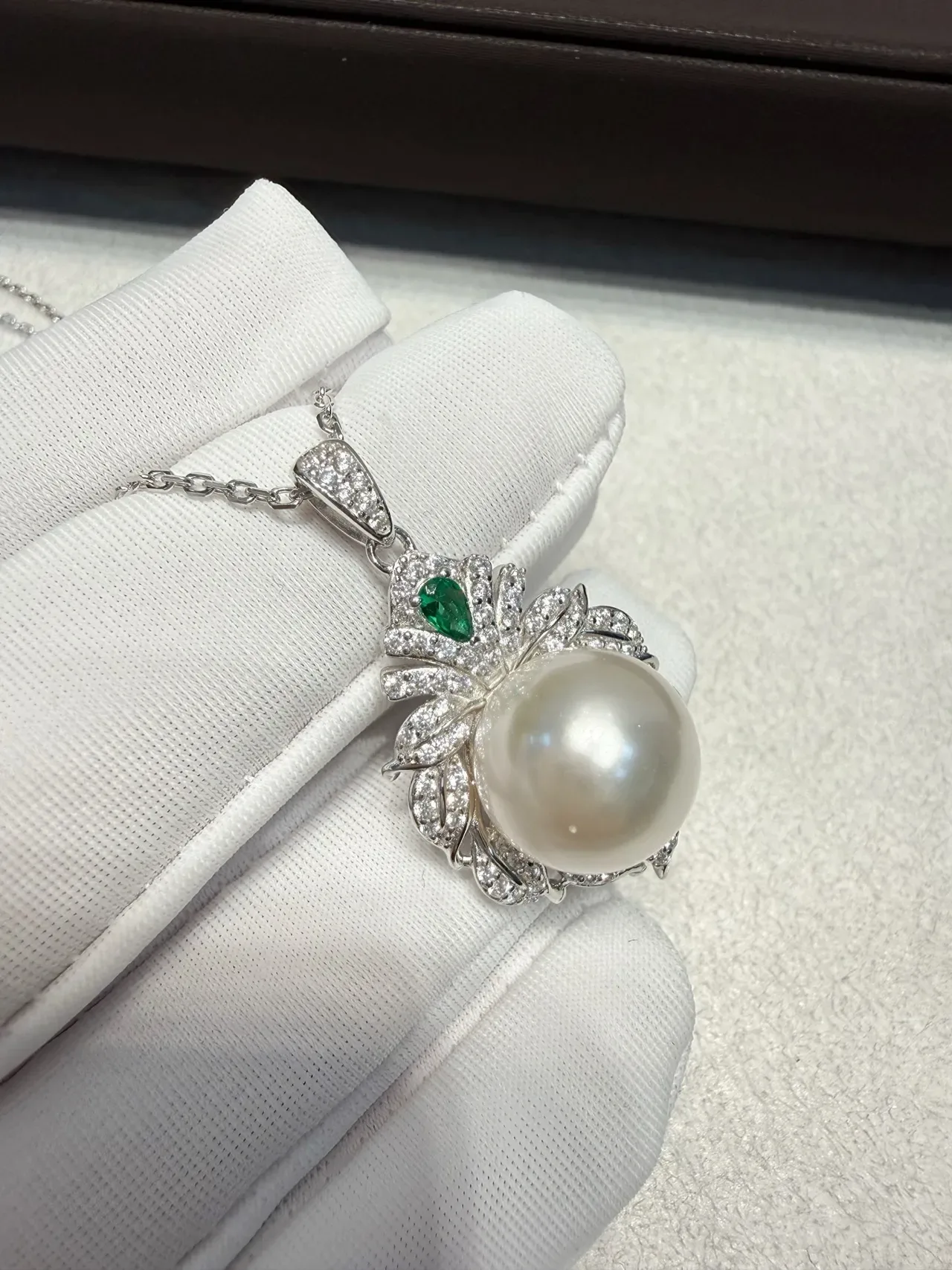 Silver Green Pearl-Centered Pendant Leaf-Inspired Diamond Halo Necklace 6