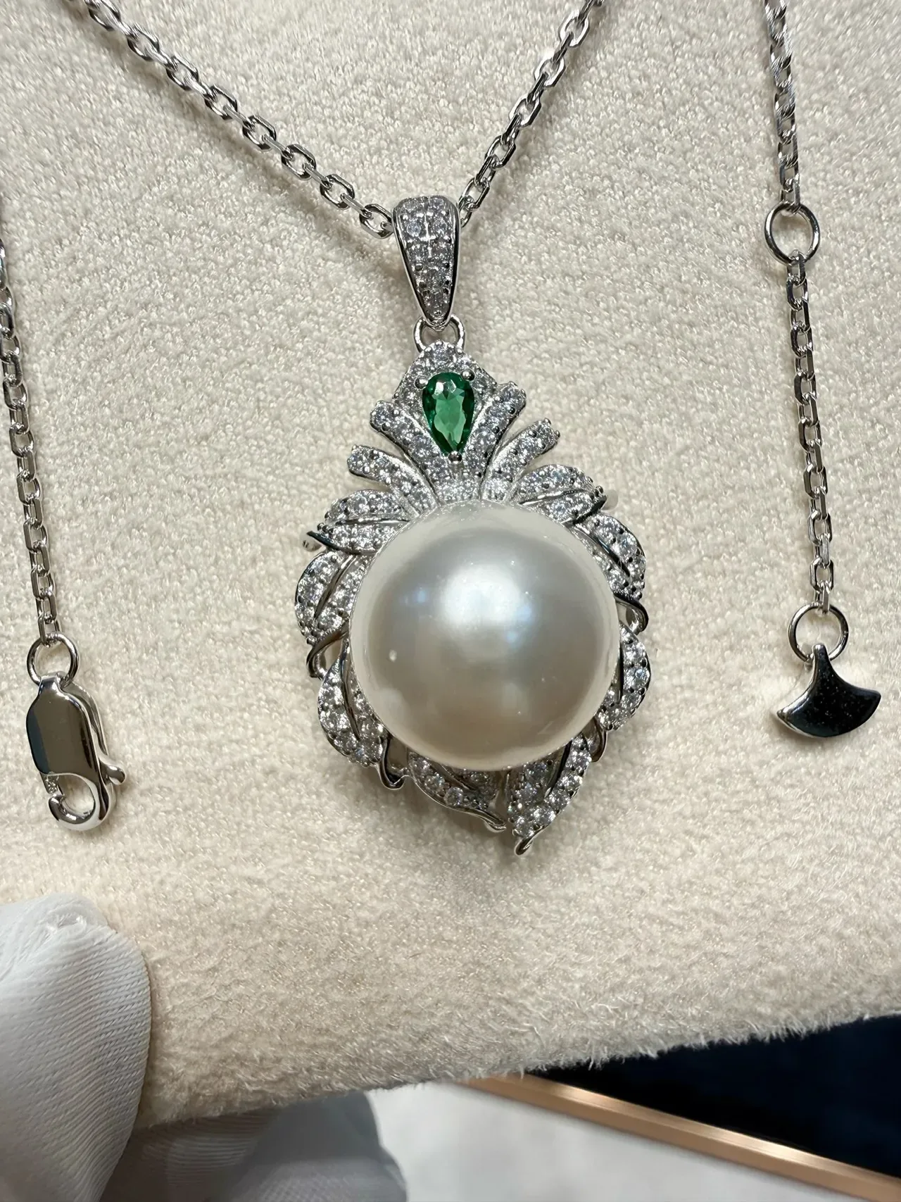 Silver Green Pearl-Centered Pendant Leaf-Inspired Diamond Halo Necklace 8