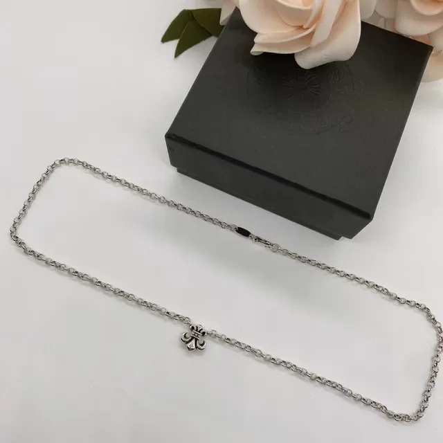 Collares con colgantes de Fleur-de-Lis y Star en tono plateado 2