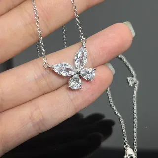 Silver-Tone চার-পাথর ফ্লোরাল পেন্ড্যান্ট নেকলেস