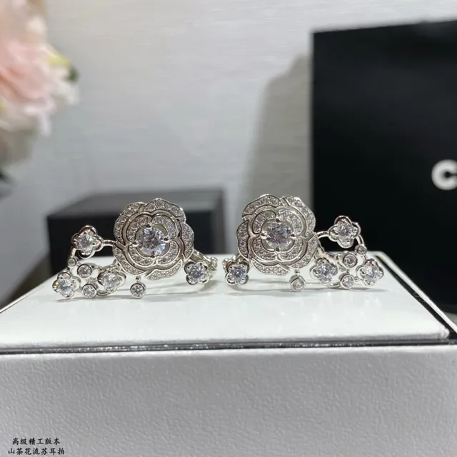 Silver Transparent Floral Motif Pavé-Set Stones Earrings 3
