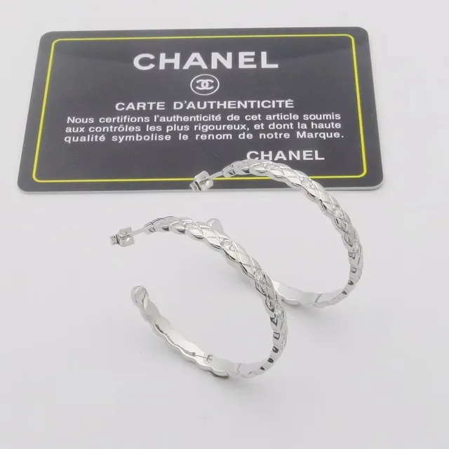 Silver Transparent Quilted Diamond-Pattern Pavé-Set Stones Earrings 3