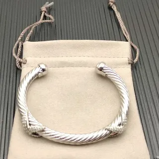 سوارة فضية سلك ملتوي على شكل حبل Pavé-Set أحجار مرصعة