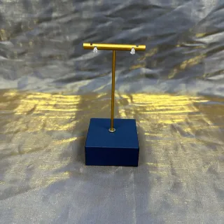 Brincos com cristal facetado em forma de lágrima