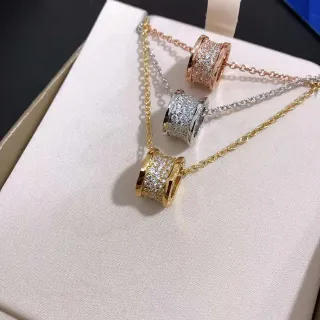 Collares con Charms Cilíndricos de Tres Tonos Pavé