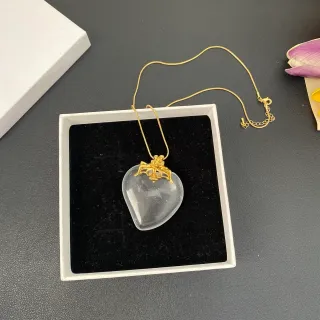 Collier pendentif en forme de cœur doré transparent avec pierre translucide