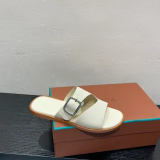 صندل أبيض مسطح كاجوال مع حزام بلك