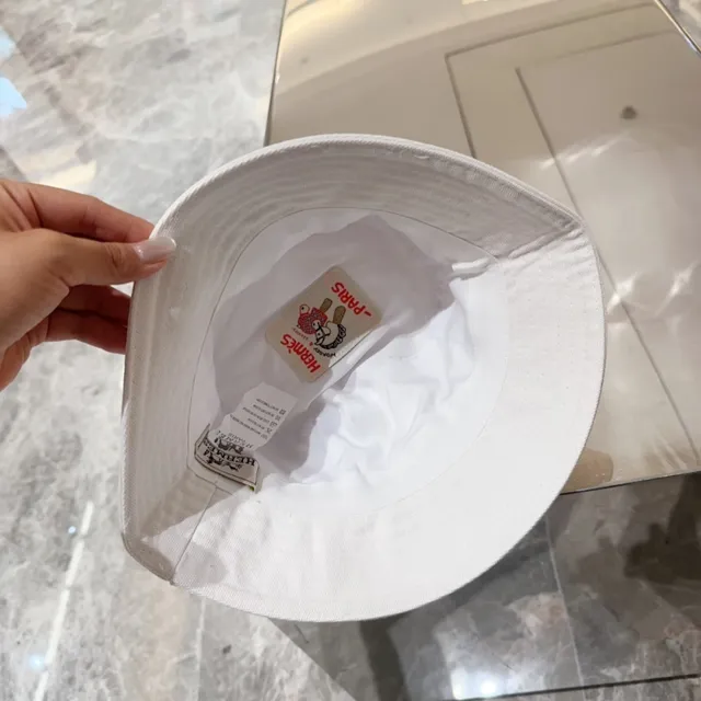 Chapéu bucket branco de tecido similar ao algodão com faixa topstitch 7