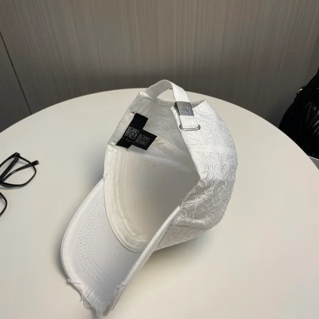 白色压花图案做旧帽檐棒球帽 7