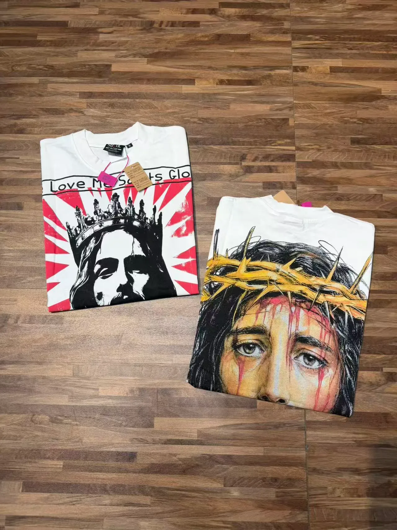 Camiseta branca de gola redonda com estampa gráfica 5