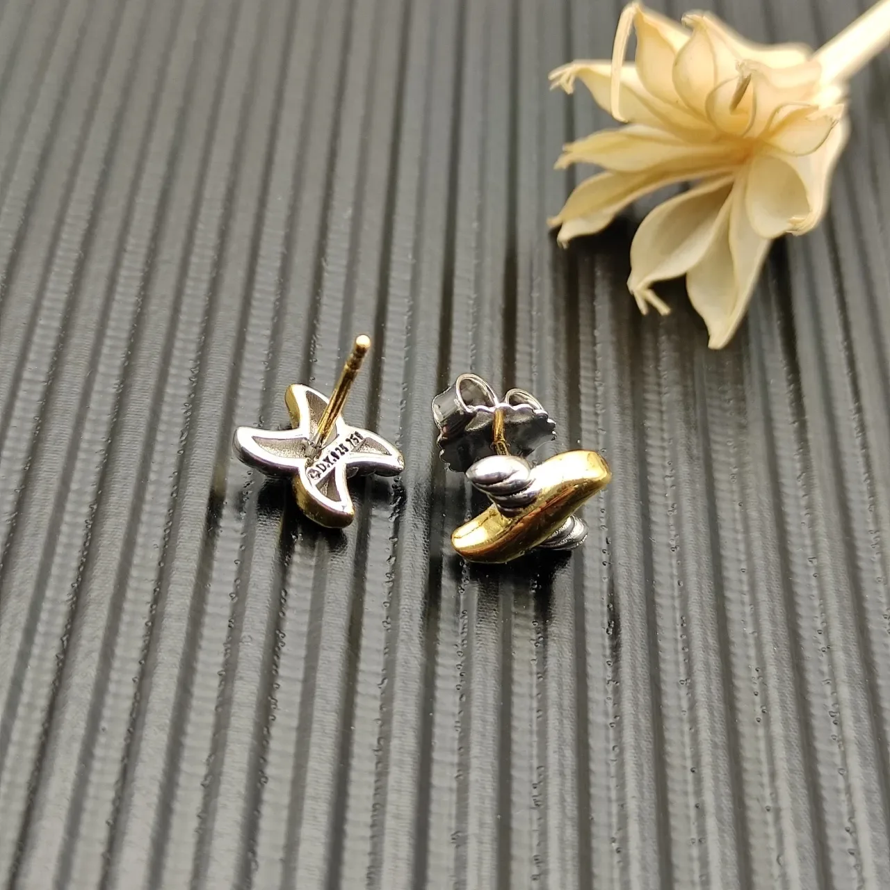 X-Shaped Pavé-Set Ribbed Band Stud Earrings 4