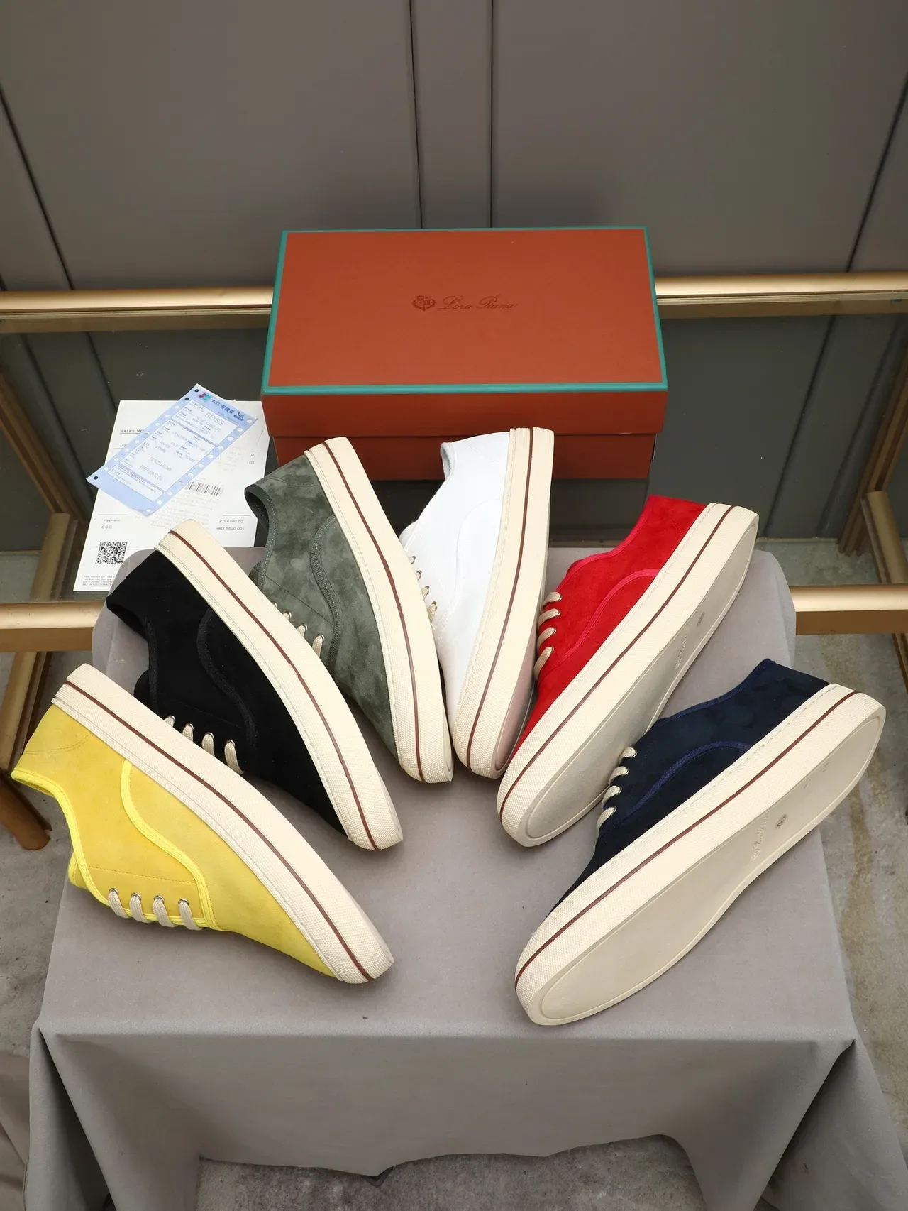 Zapato casual de ante amarillo con cordones y bajo 2