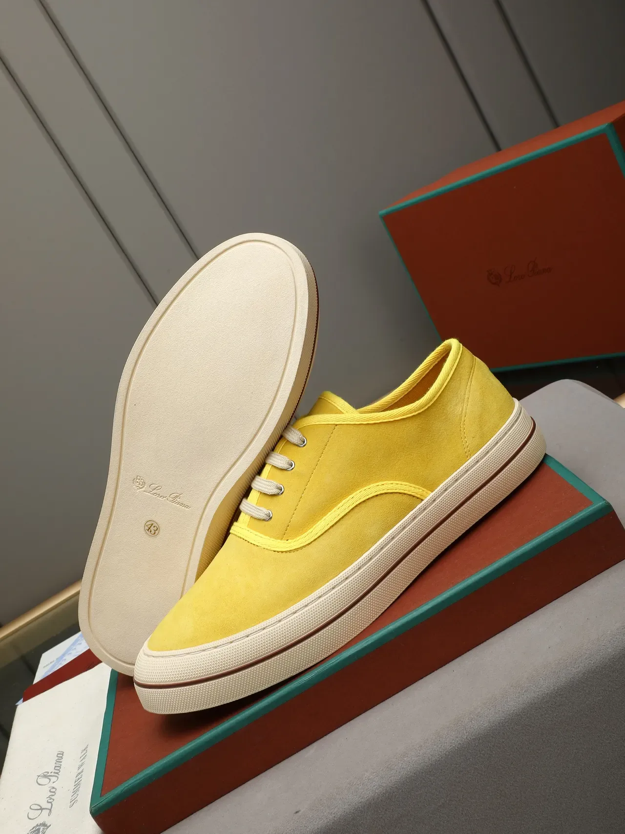 Zapato casual de ante amarillo con cordones y bajo 5