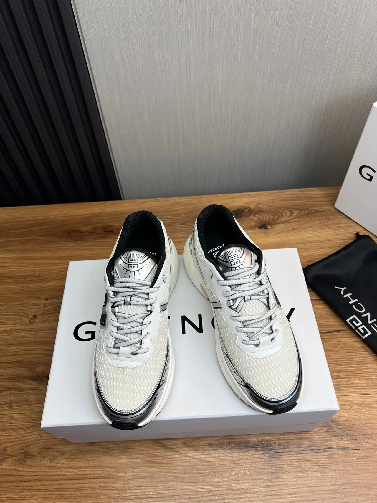 Givenchy Spectre Sneakers Chunky Blanc Argent 2