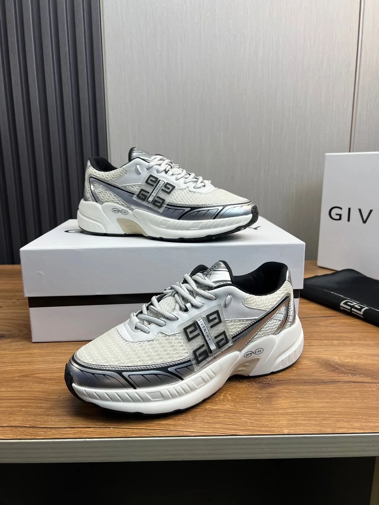 Givenchy Spectre Sneakers Chunky Blanc Argent 4
