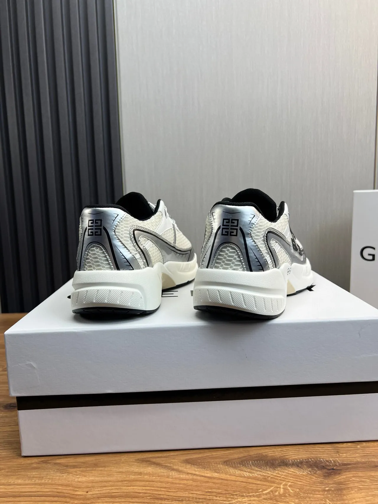 Givenchy Spectre Sneakers Chunky Blanc Argent 5