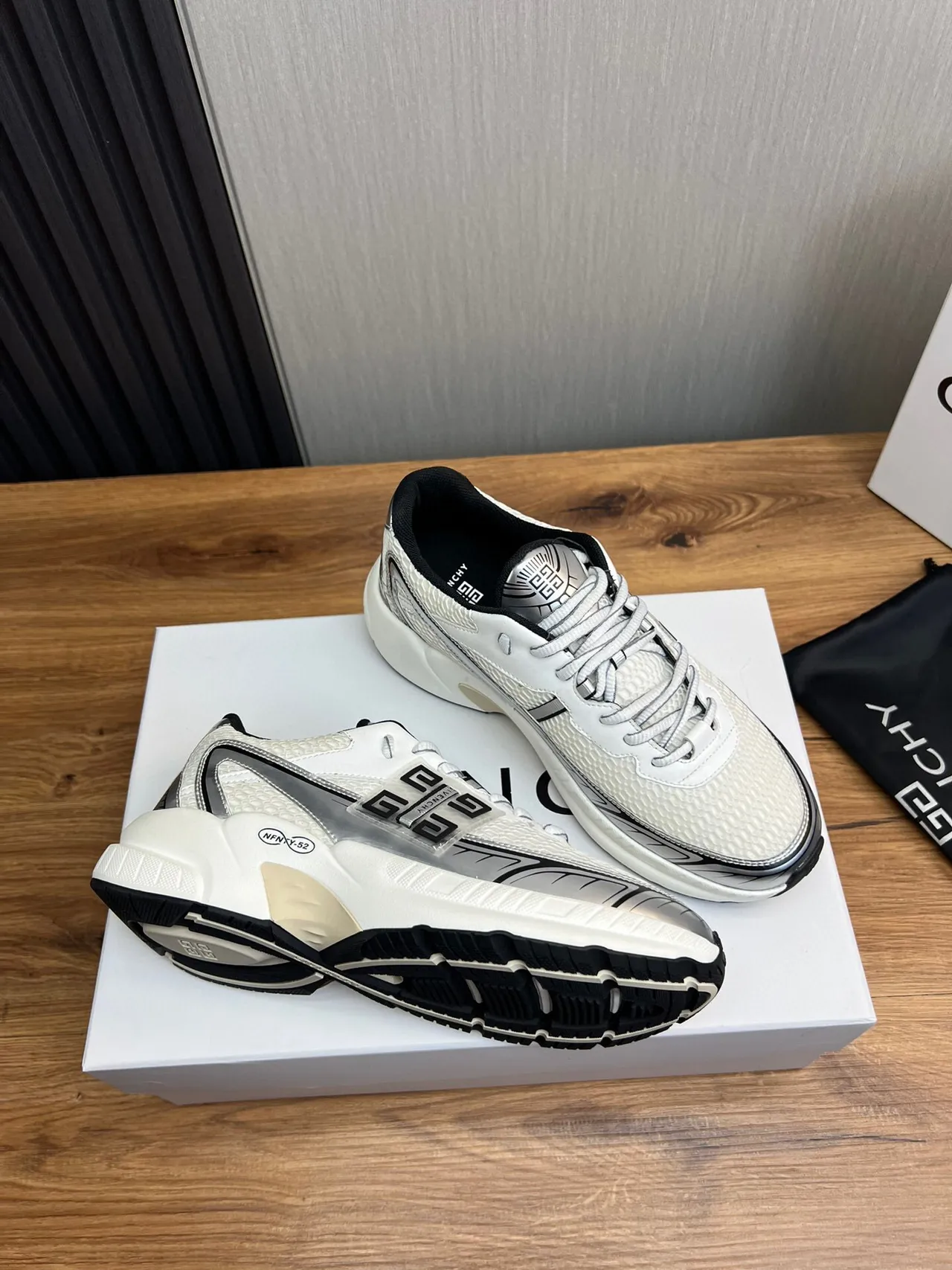 Givenchy Spectre Sneakers Chunky Blanc Argent 6