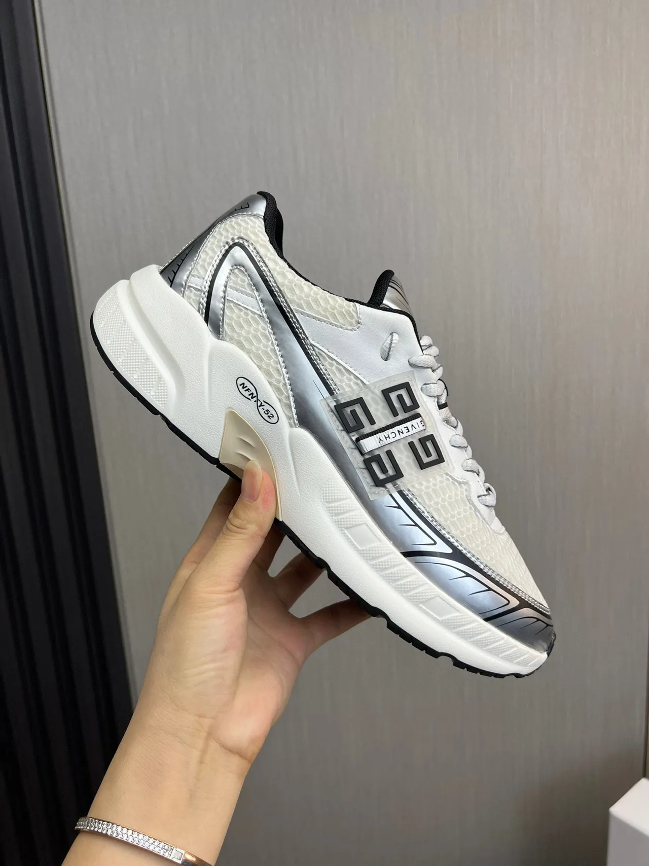 Givenchy Spectre Sneakers Chunky Blanc Argent 7