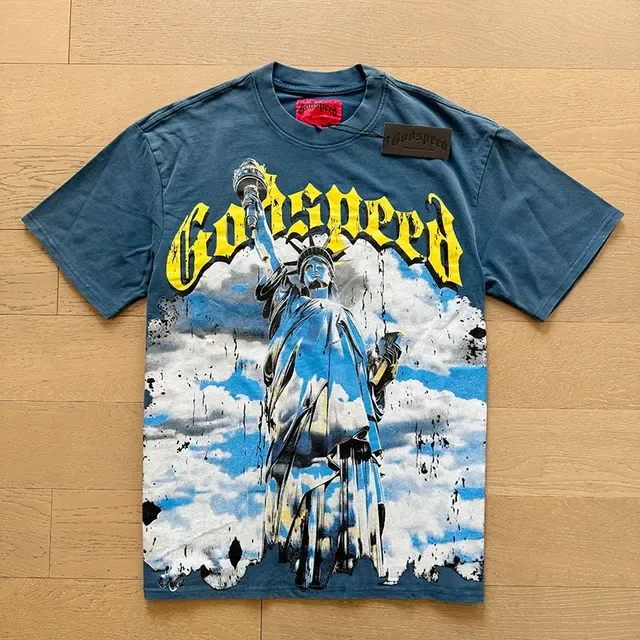 Camiseta Godspeed con estampado gráfico desgastado de la Estatua de la Libertad 11