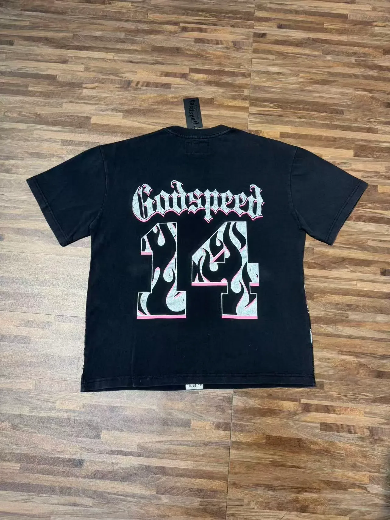 Camiseta negra Godspeed con gráfico de esqueleto y baloncesto 3