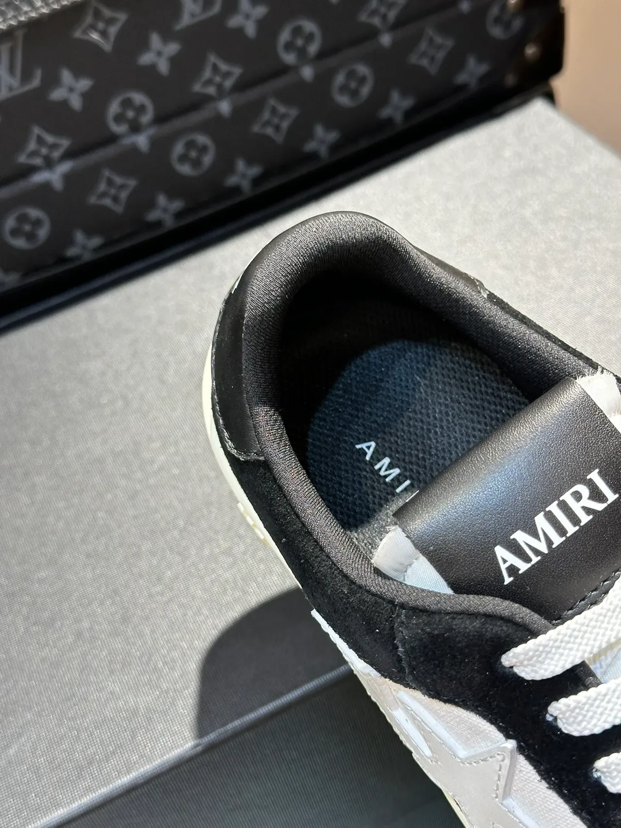 Golden Goose Super-Star Baskets Lifestyle Daim Noir Three-Star 2