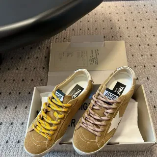 Golden Goose Super-Star Tênis Lifestyle de Camurça Tan