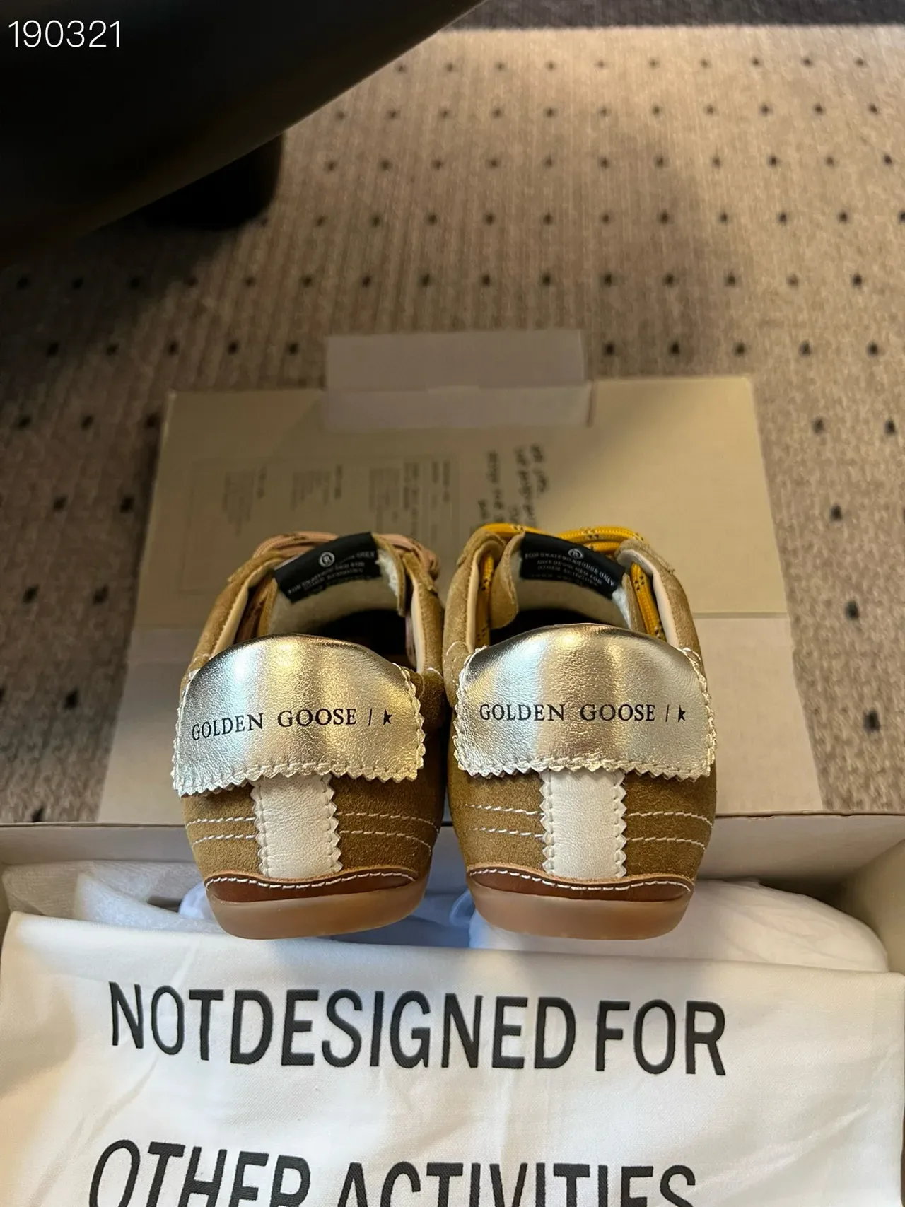Golden Goose Super-Star حذاء أسلوب حياة من السويدي بلون تان 2