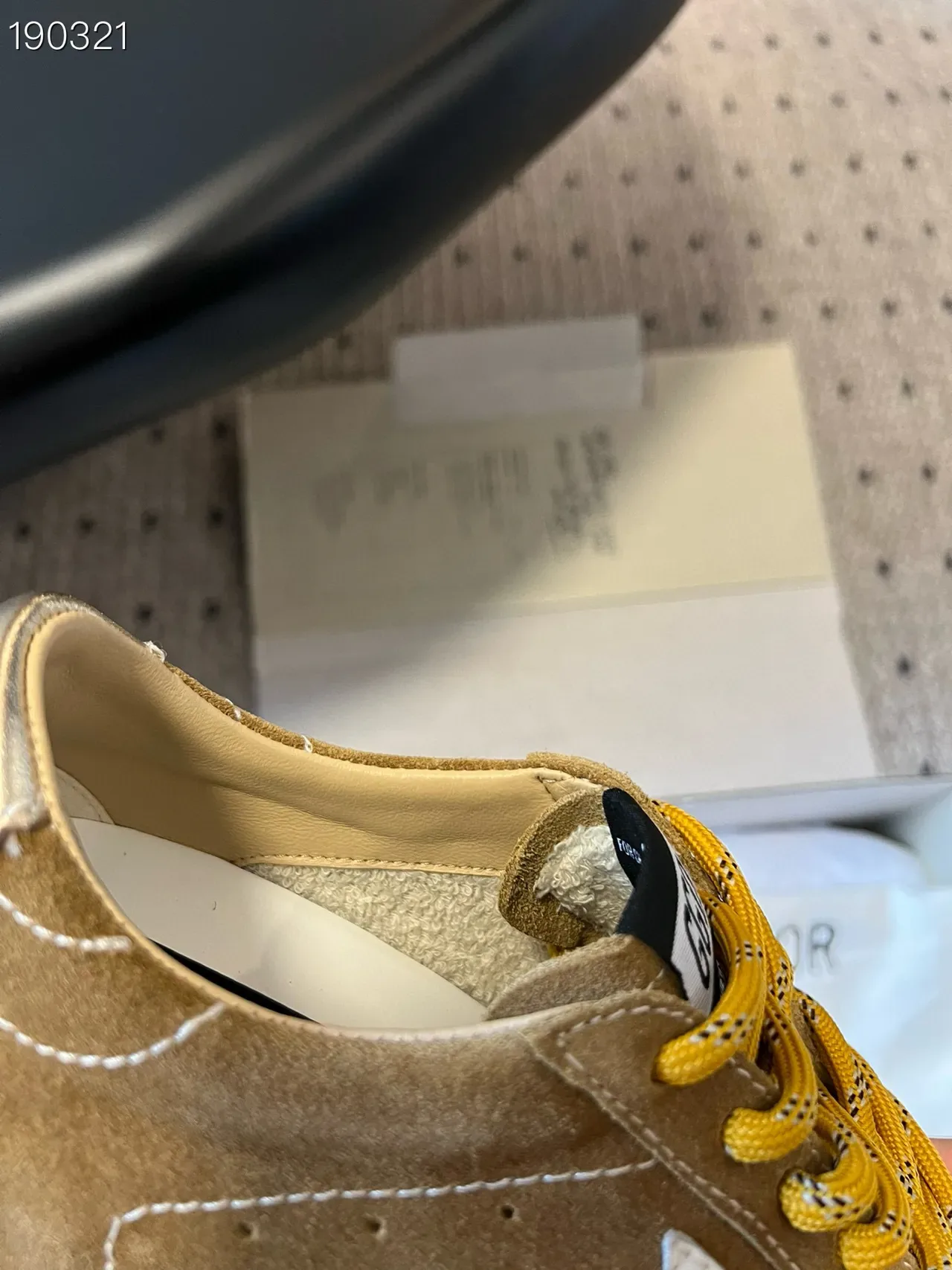 Golden Goose Super-Star حذاء أسلوب حياة من السويدي بلون تان 4