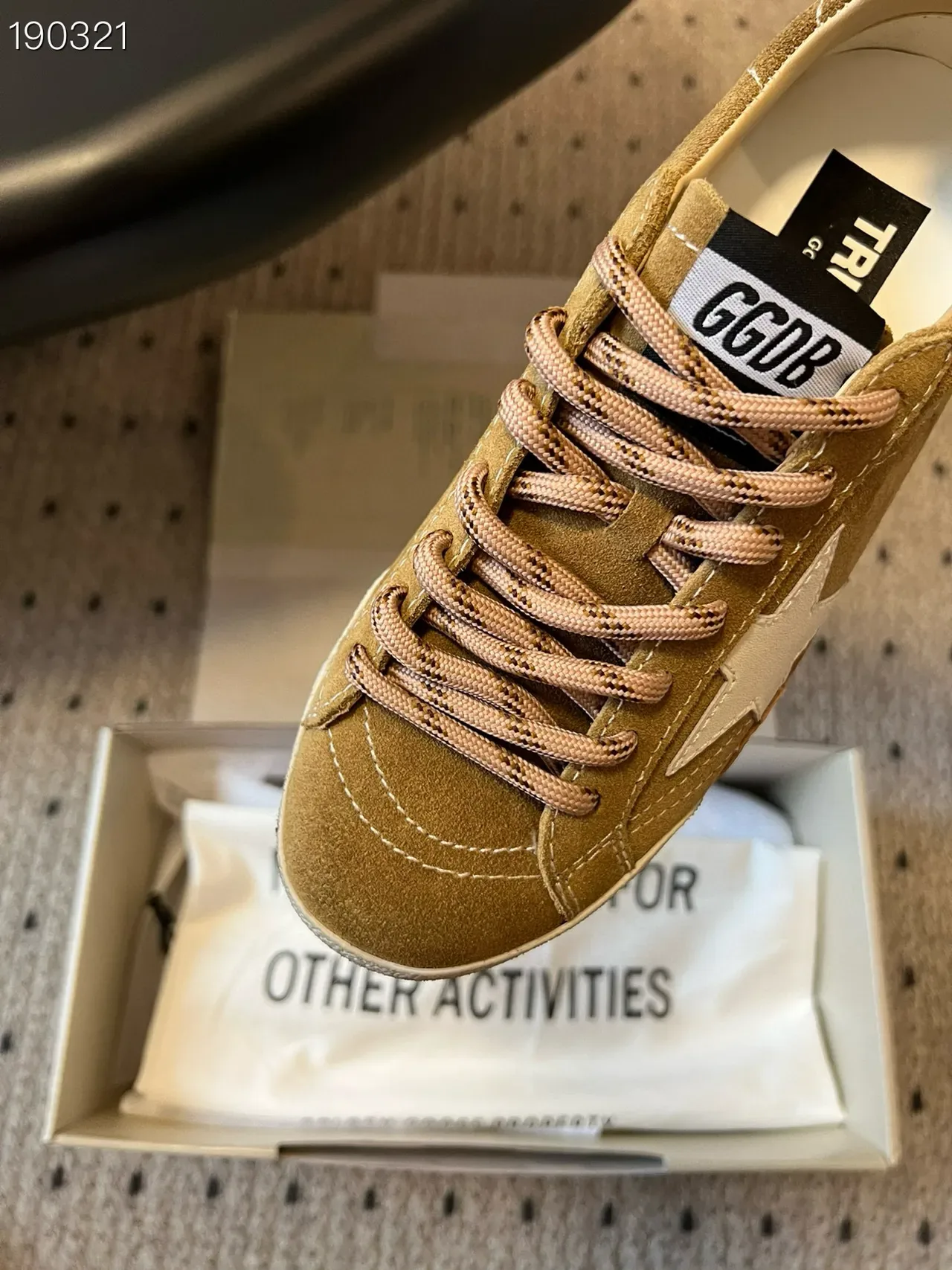 Golden Goose Super-Star حذاء أسلوب حياة من السويدي بلون تان 5