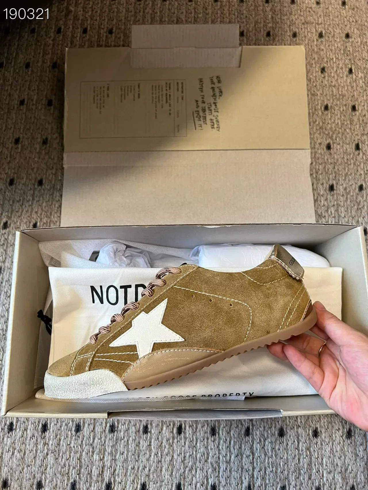 Golden Goose Super-Star حذاء أسلوب حياة من السويدي بلون تان 6