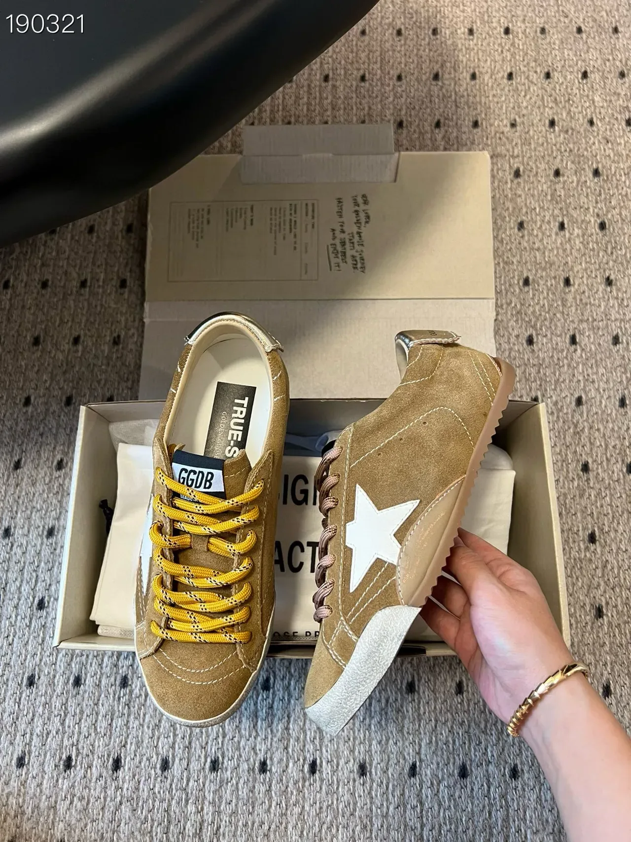 Golden Goose Super-Star حذاء أسلوب حياة من السويدي بلون تان 7