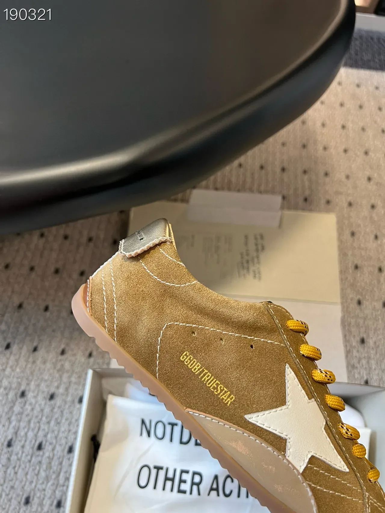 Golden Goose Super-Star حذاء أسلوب حياة من السويدي بلون تان 8