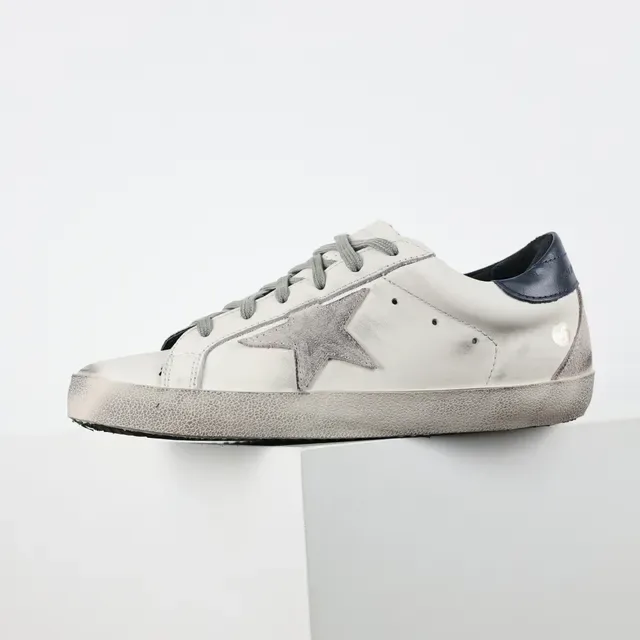 Golden Goose Superstar حذاء رياضي أبيض جلدي متضرر نمط حياة 9