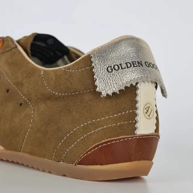 Golden Goose Superstar Zapatillas Lifestyle Ante Oliva Marrón 4