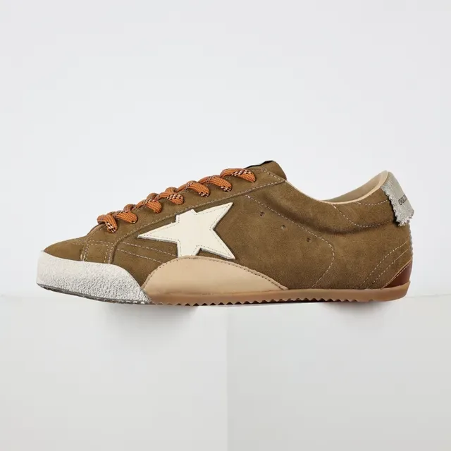 Golden Goose Superstar Zapatillas Lifestyle Ante Oliva Marrón 9
