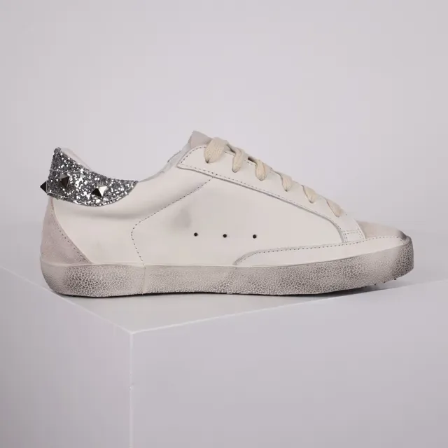 Golden Goose Superstar حذاء رياضي أسلوب حياة أبيض فضي جلد متضرر لامع لوحة كعب 7