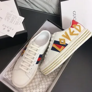 Gucci Ace Love Zapatillas Lifestyle de Cuero Blanco con Rayas Web y Suela de Cristal