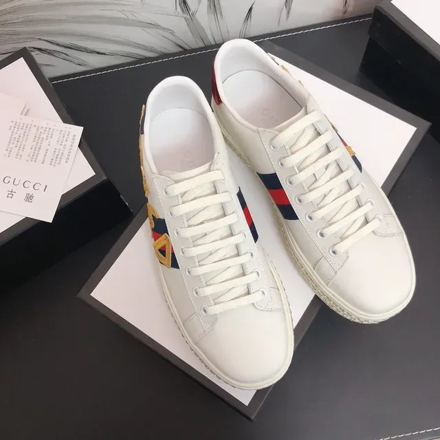 Gucci Ace Love Tênis Lifestyle de Couro Branco com Listra Web e Solado de Cristal 2