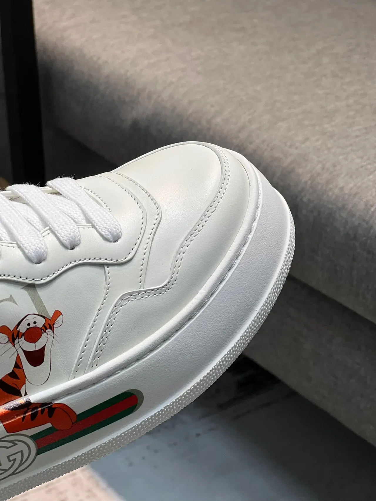 Gucci Ace Tigger سنيكرز أبيض جرافيك لايف ستايل 3