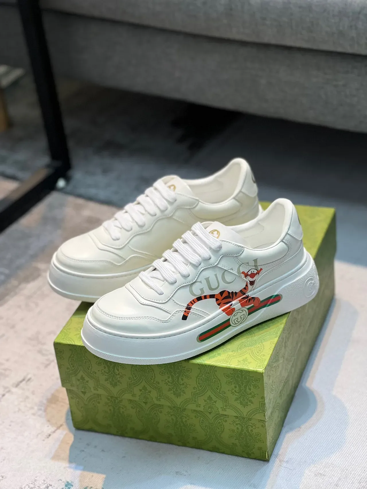 Gucci Ace Tigger سنيكرز أبيض جرافيك لايف ستايل 7