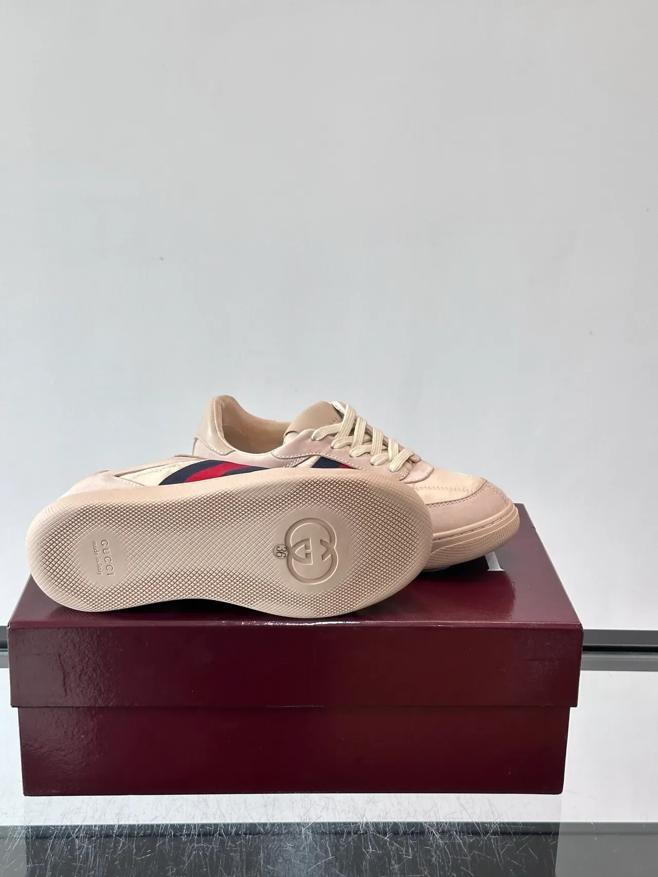 গুসি Beige Navy লো-টপ চামড়া এবং সিন্থেটিক উপর লাইফস্টাইল স্নিকার্স 2