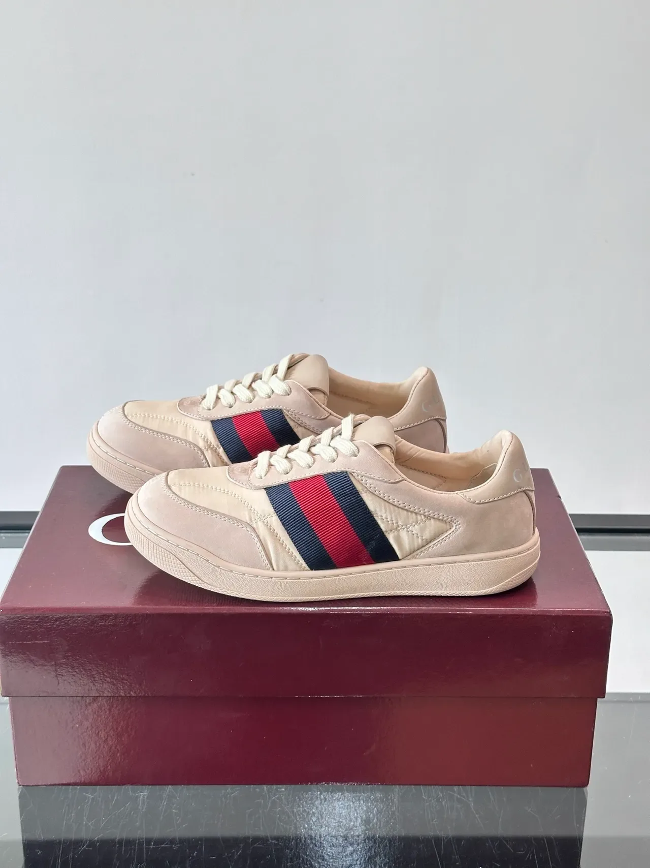 গুসি Beige Navy লো-টপ চামড়া এবং সিন্থেটিক উপর লাইফস্টাইল স্নিকার্স 5