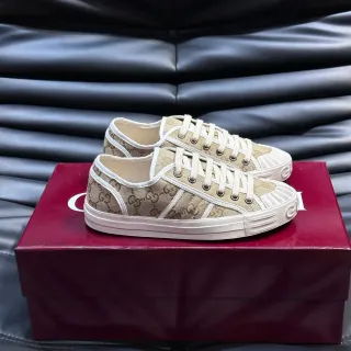 Gucci 米色白色 Monogram 帆布鞋面橡胶底生活方式运动鞋