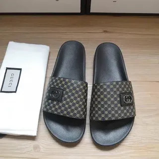 Gucci 黑色金色印花皮带 interlocking G 扣拖鞋
