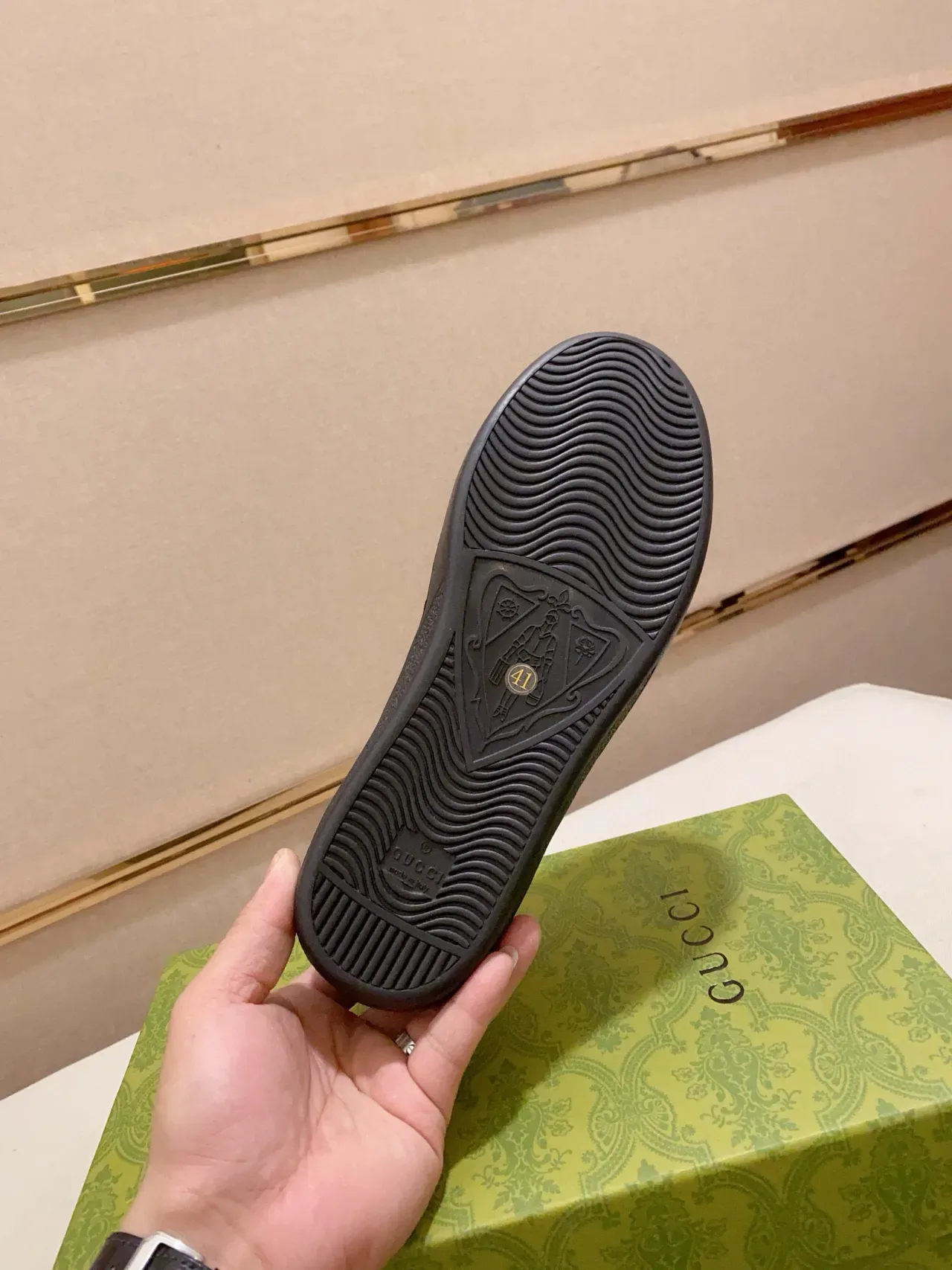 Gucci 黑色 Monogram 帆布鞋面 皮革鞋头 生活方式休闲鞋 3