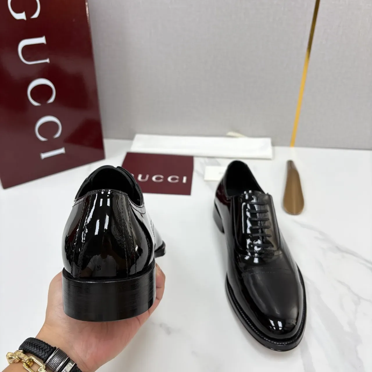Gucci কালো প্যাটেন্ট লেদার ক্যাপ-টো অক্সফোর্ড জুতো 3
