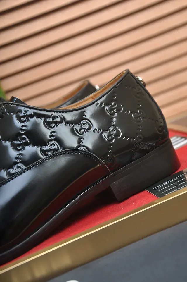 Gucci Zapatos Oxford Cuero Negro Pulido GG Monogram Embossed 2